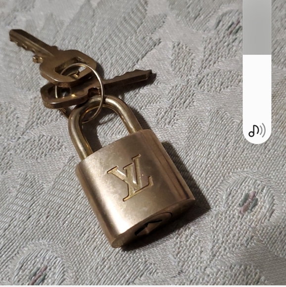 Louis Vuitton Handbags - Louis Vuitton padlock with key set